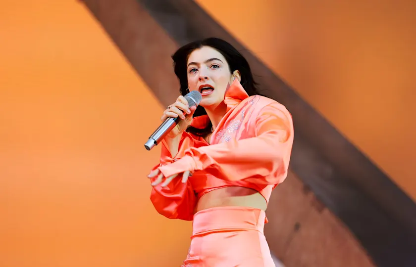 Lorde 2025 巴黎演唱会《Lorde Tour》来了:氛围女王现场,巴黎站不容错过!