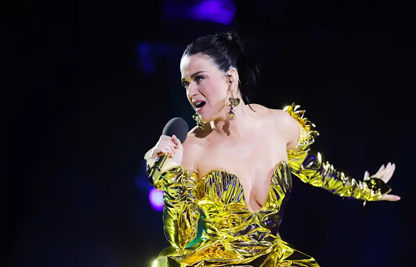 Katy Perry 2025年演唱会《Katy Perry Tour》法国站来了:流行女王空降,现场嗨翻全场!