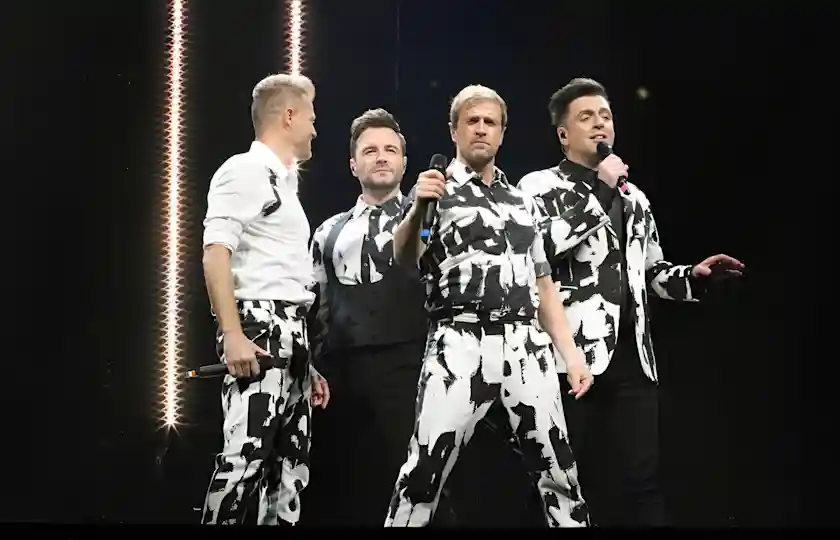 Westlife 西城男孩 2026 演唱会《25周年世界巡演》 巴黎站来了:青春回忆杀,全场大合唱不容错过!